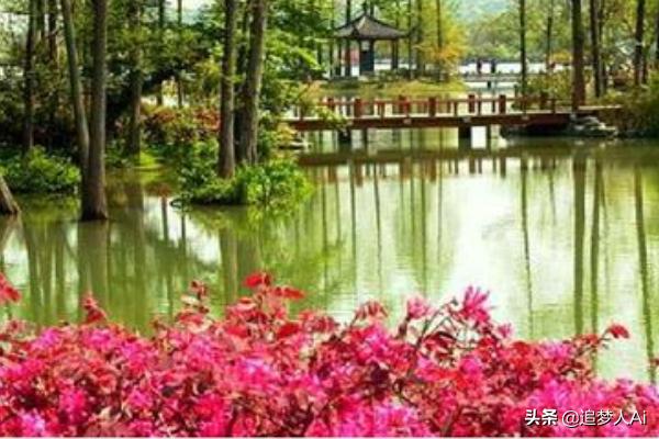 春来江水绿如蓝的蓝是什么意思